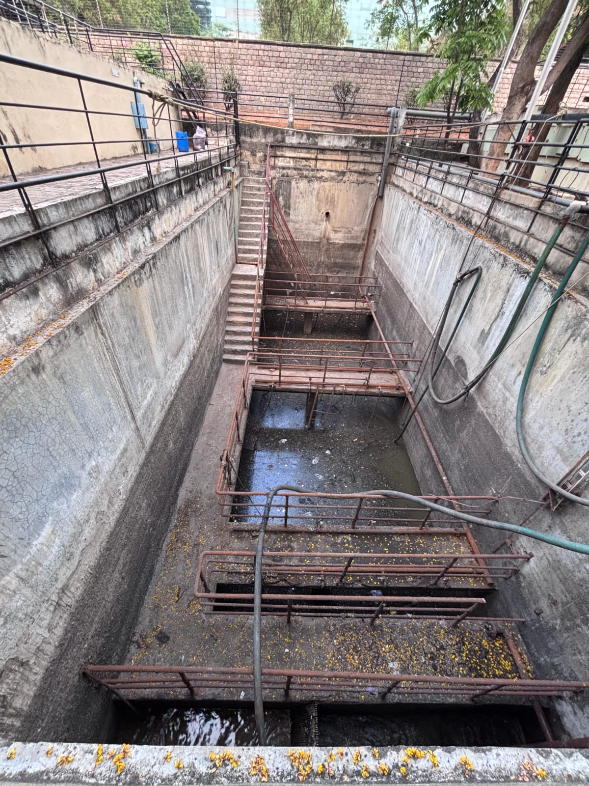 STP/WTP tanks cleaning